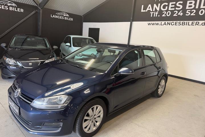 Blå VW Golf VII fra 2013