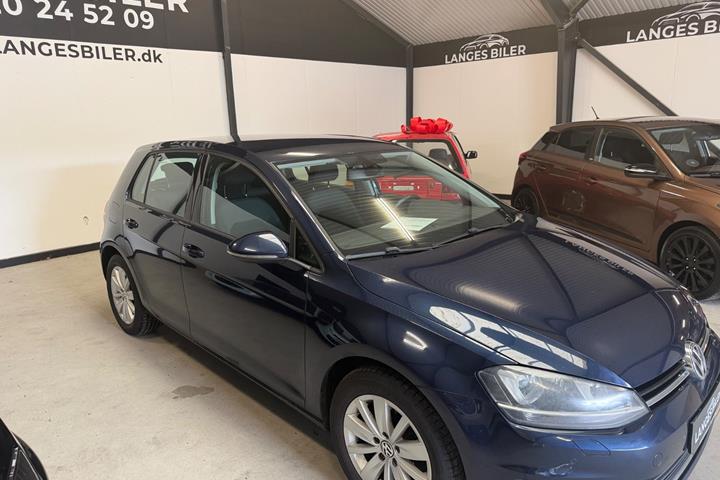 Blå VW Golf VII fra 2013