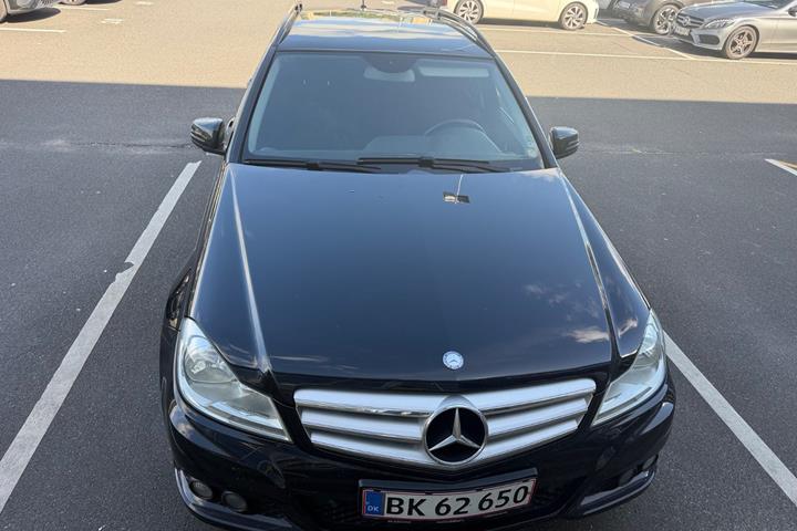 Sort Mercedes C200 fra 2013