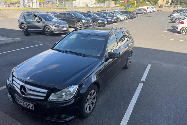 Sort Mercedes C200 fra 2013