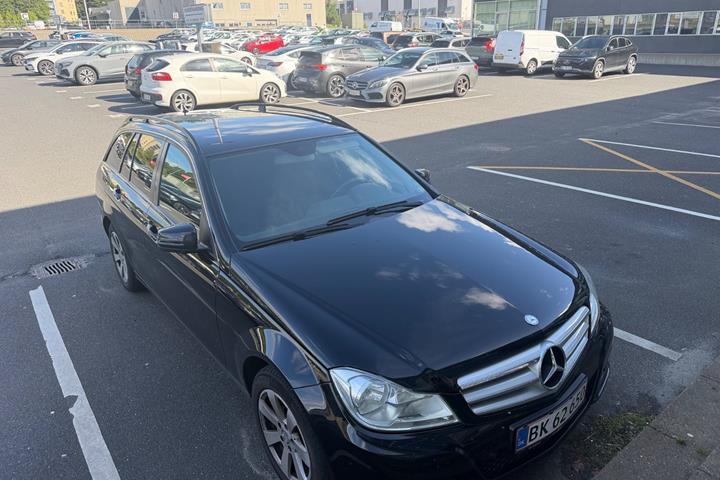 Sort Mercedes C200 fra 2013