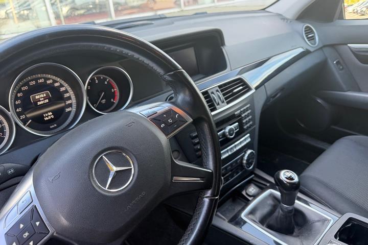 Sort Mercedes C200 fra 2013
