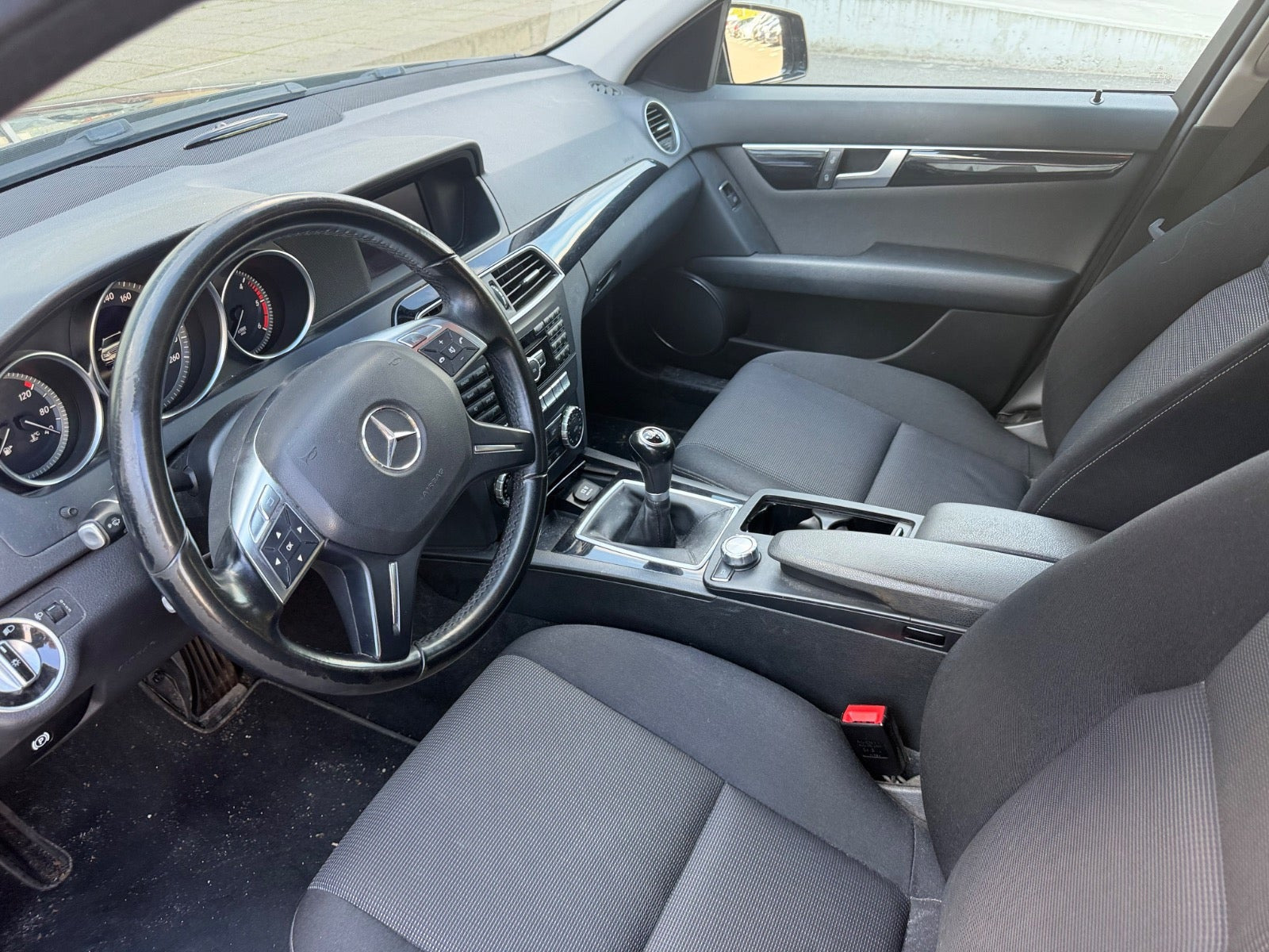 Sort Mercedes C200 fra 2013