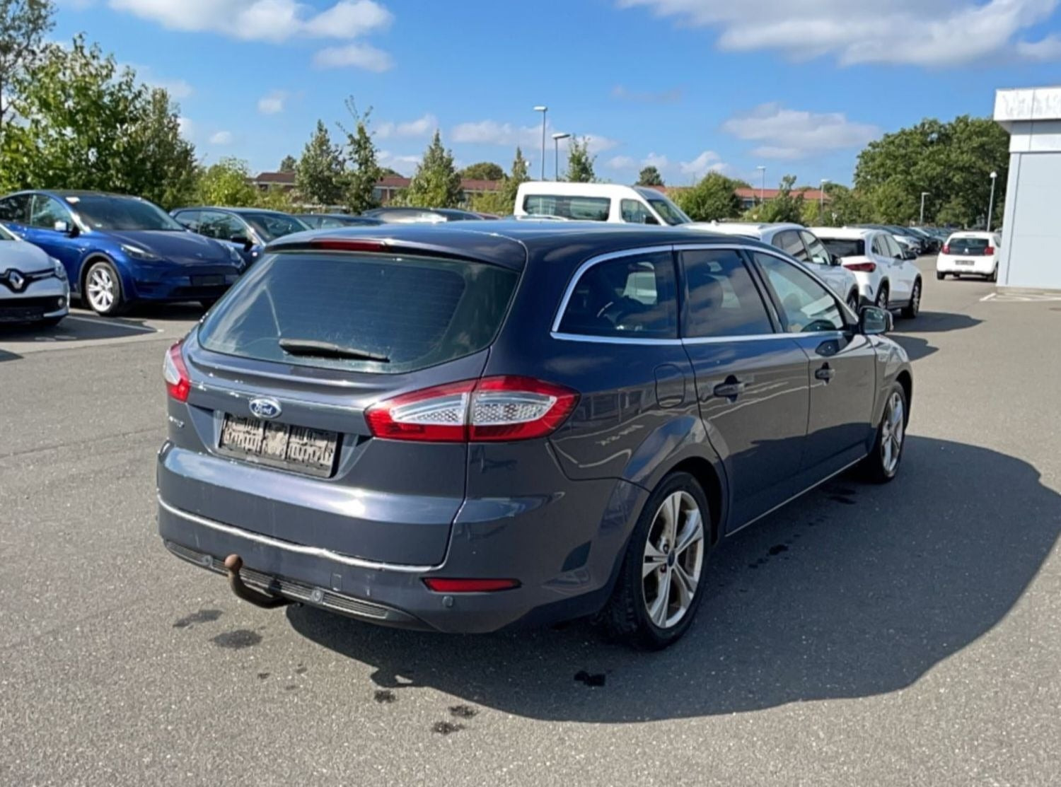 Grå Ford Mondeo fra 2013
