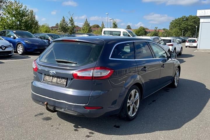 Grå Ford Mondeo fra 2013