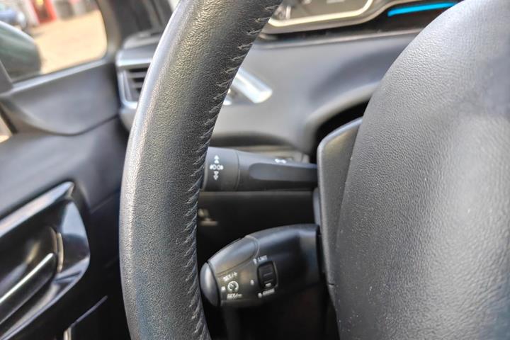 undefined Peugeot 208 fra 2014