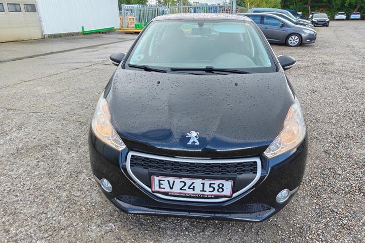Gul Peugeot 208 fra 2014