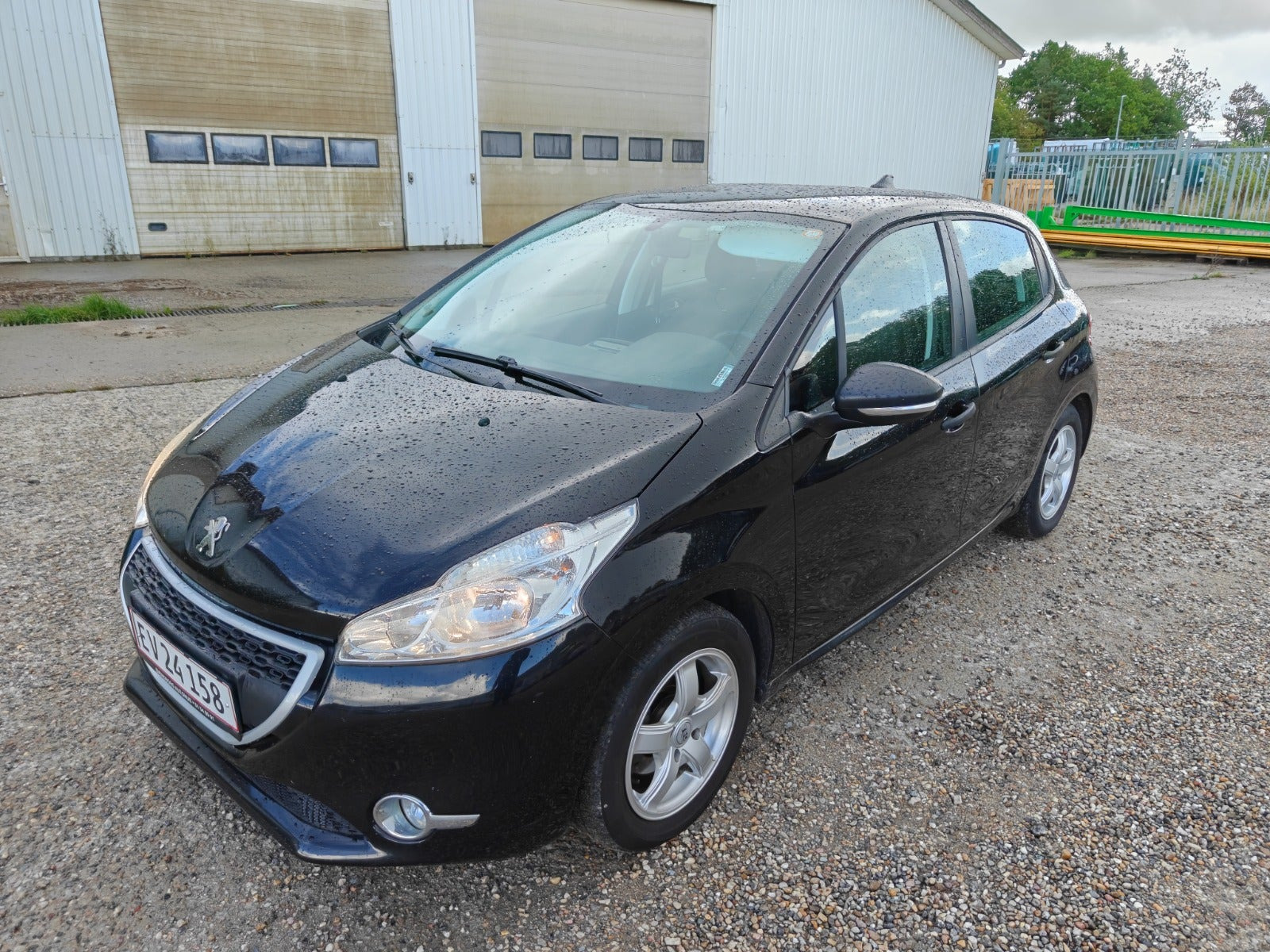 Gul Peugeot 208 fra 2014