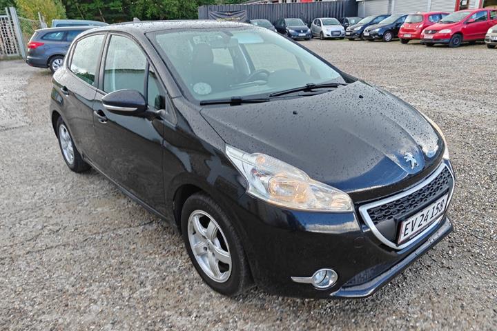 Gul Peugeot 208 fra 2014