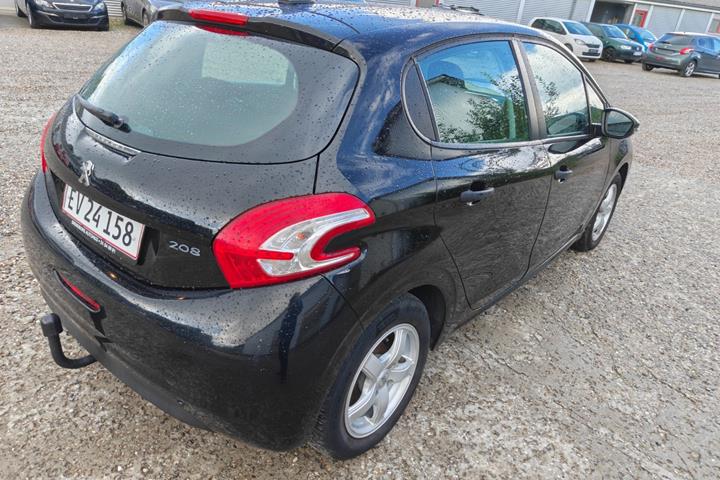 Gul Peugeot 208 fra 2014