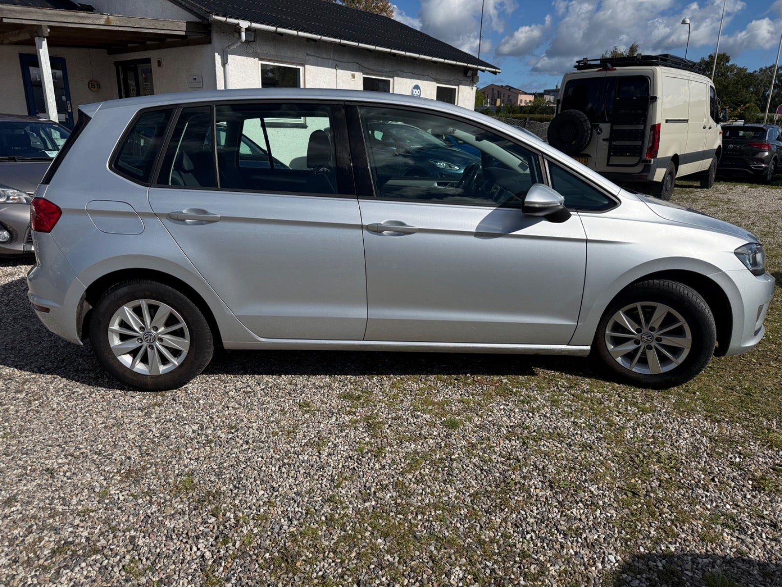 Grå VW Golf Sportsvan fra 2015