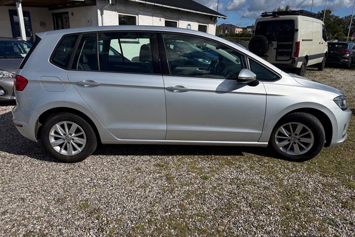Grå VW Golf Sportsvan fra 2015