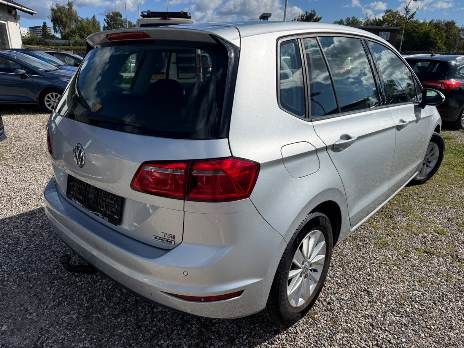 Grå VW Golf Sportsvan fra 2015