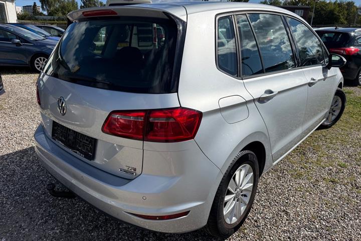 Grå VW Golf Sportsvan fra 2015