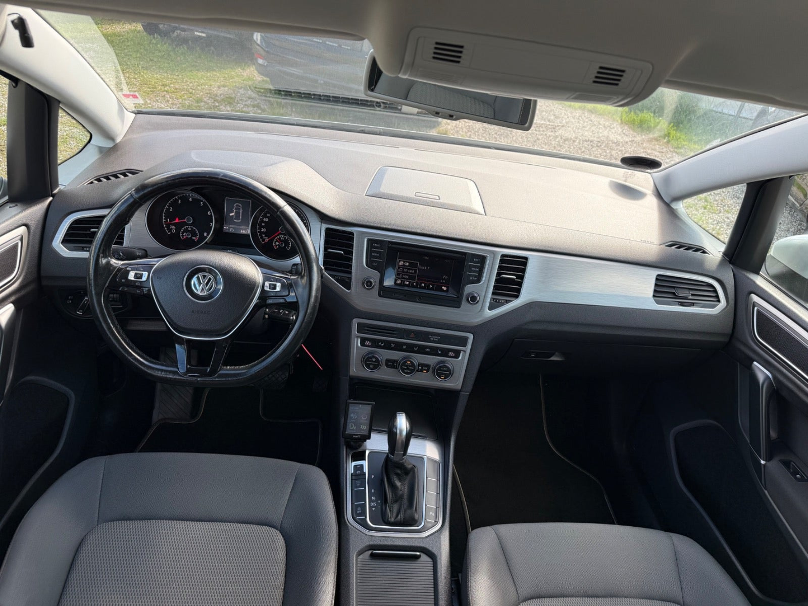 Grå VW Golf Sportsvan fra 2015