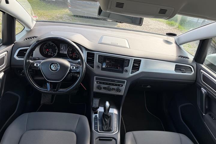 Grå VW Golf Sportsvan fra 2015