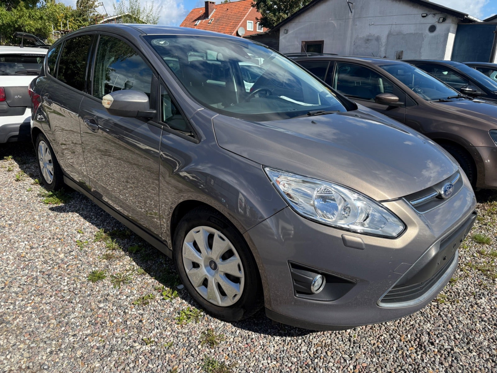 Beige Ford C-MAX fra 2013