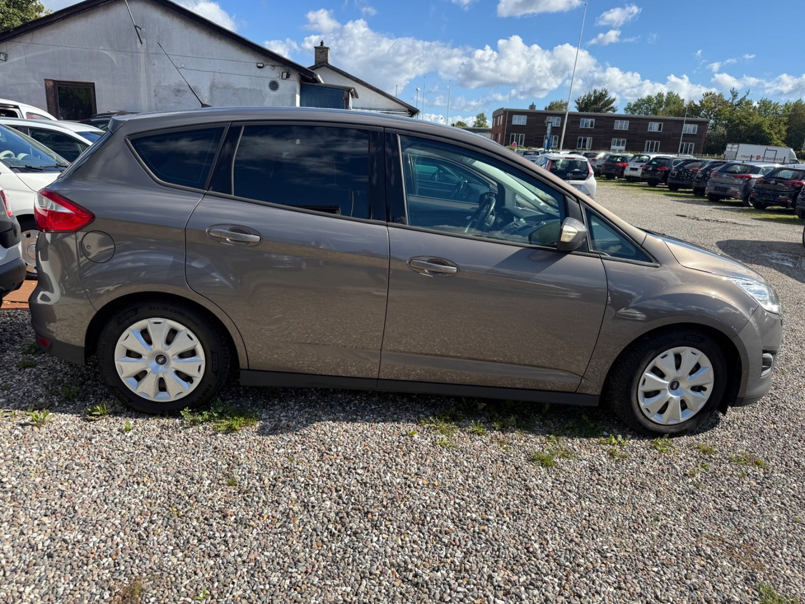 Beige Ford C-MAX fra 2013