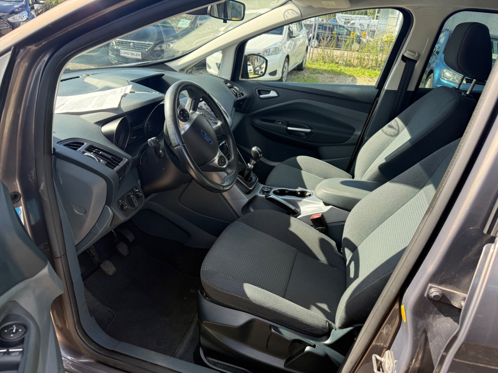 Beige Ford C-MAX fra 2013