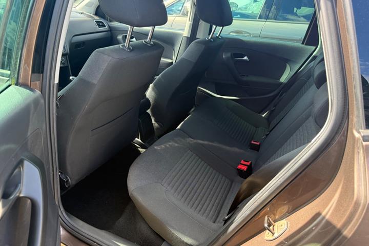 Brun VW Polo fra 2013