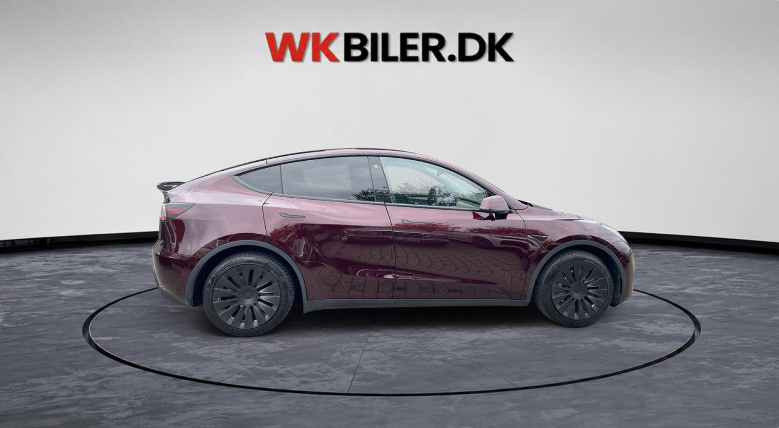 Rød Tesla Model Y fra 2024