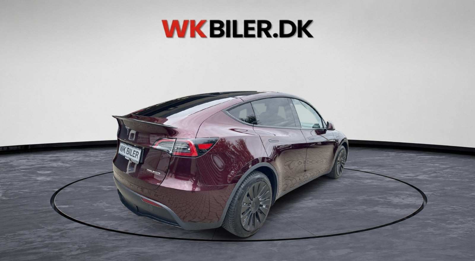 Rød Tesla Model Y fra 2024