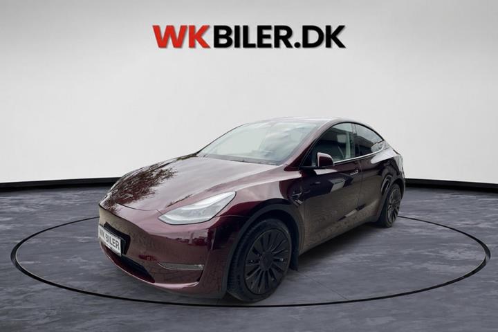 Rød Tesla Model Y fra 2024