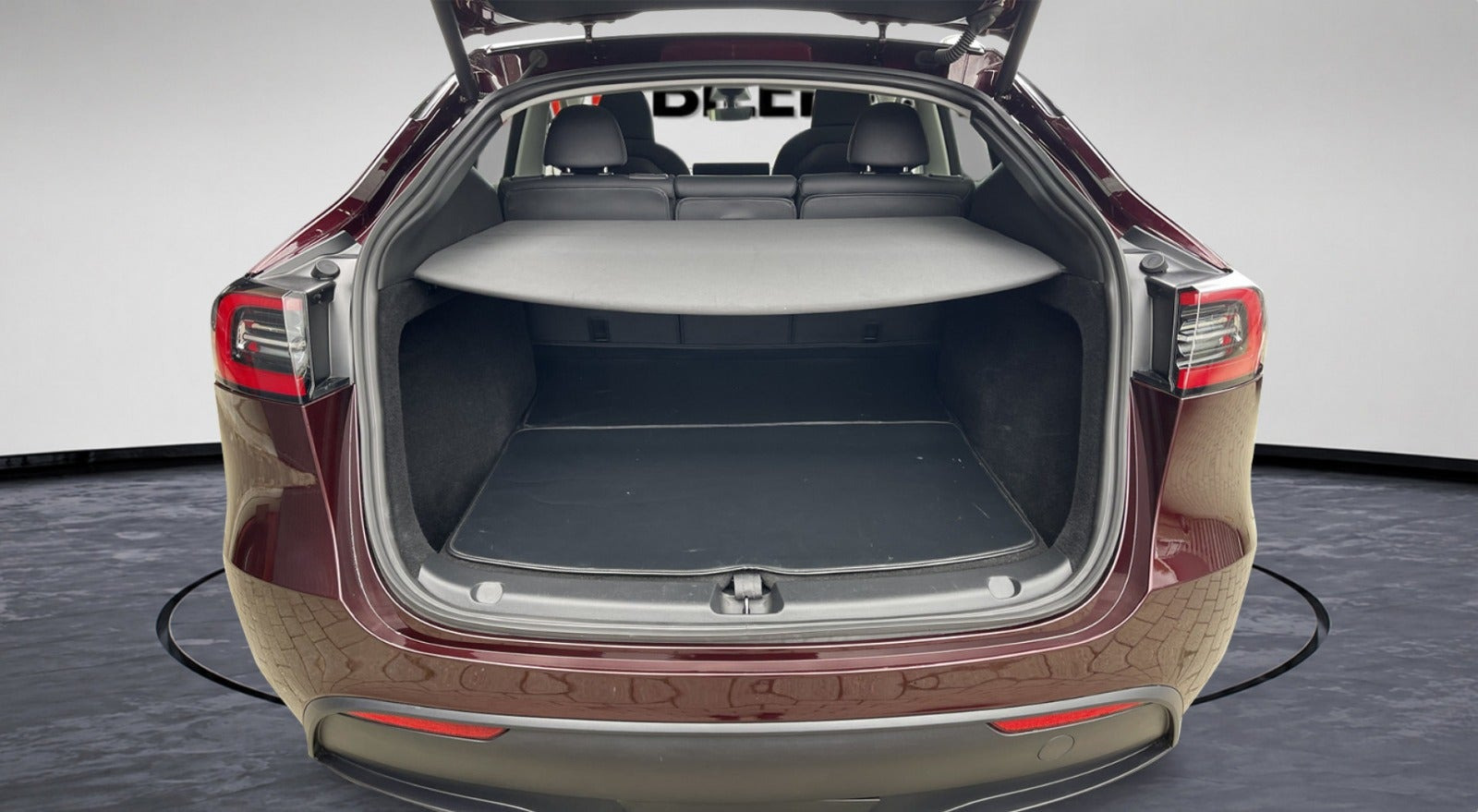 Rød Tesla Model Y fra 2024