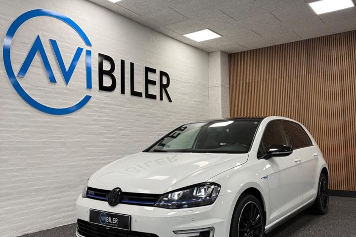 Hvid VW Golf VII fra 2017