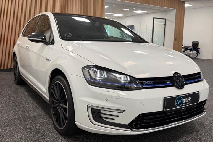 Hvid VW Golf VII fra 2017