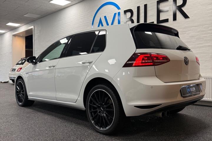 Hvid VW Golf VII fra 2017