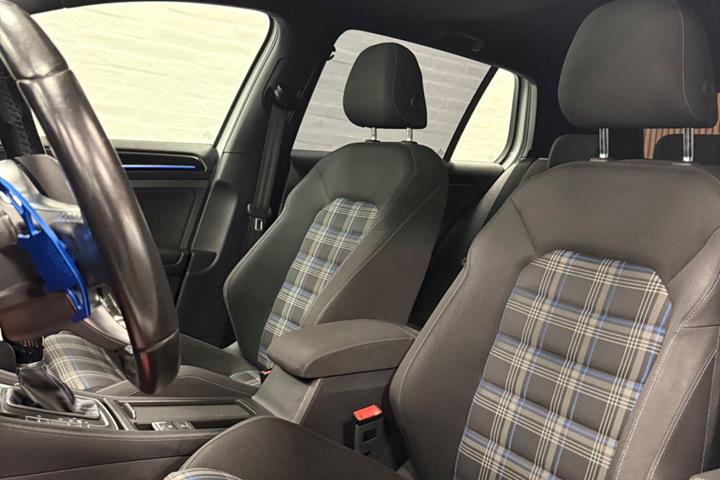 Hvid VW Golf VII fra 2017