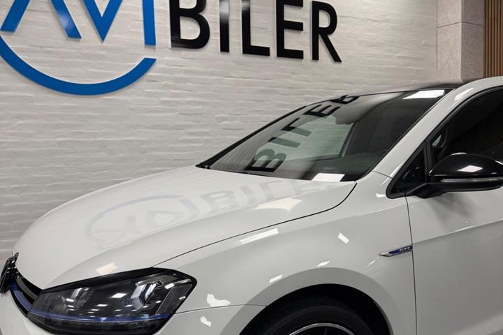 Hvid VW Golf VII fra 2017