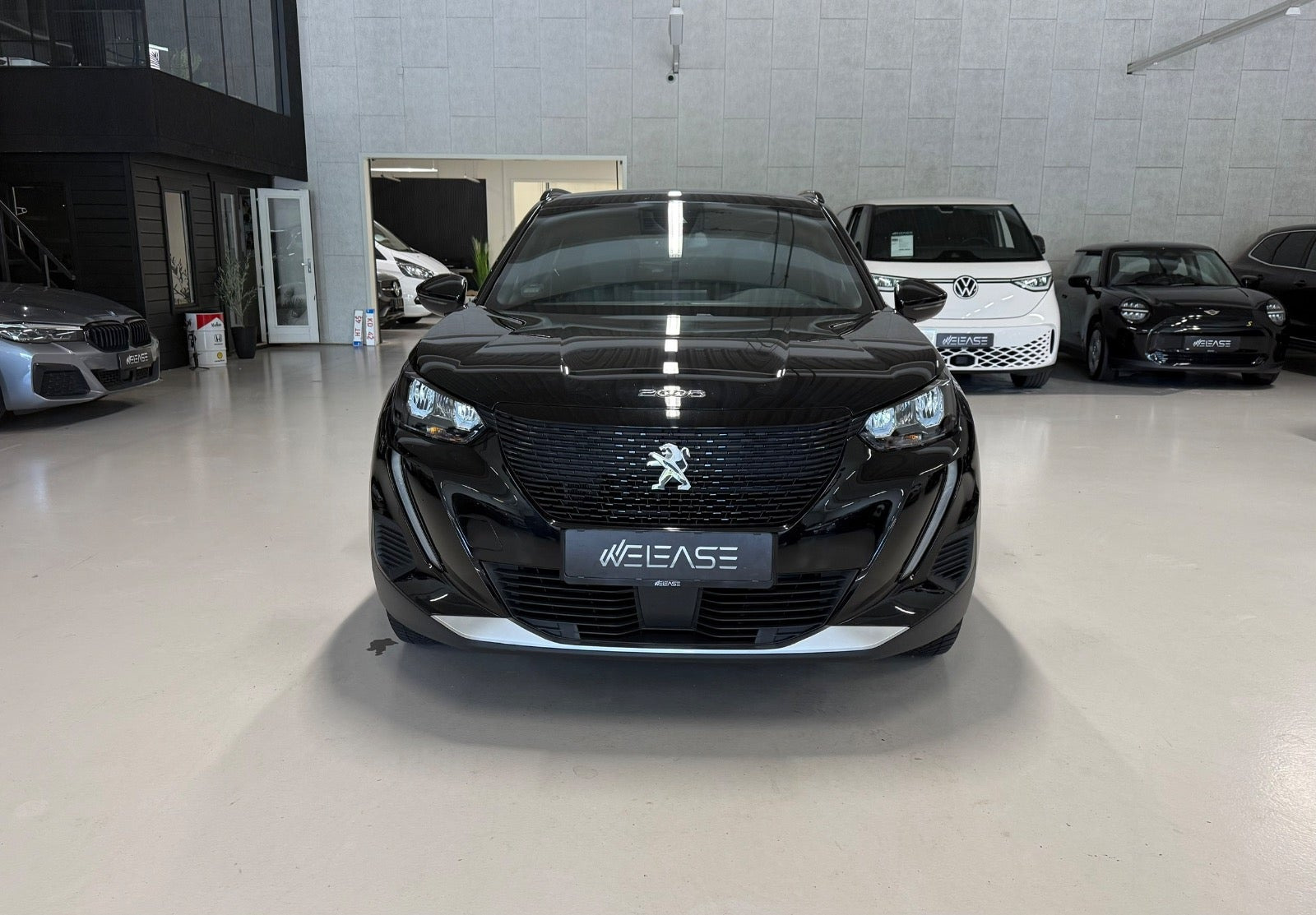 Sort Peugeot e-2008 fra 2023