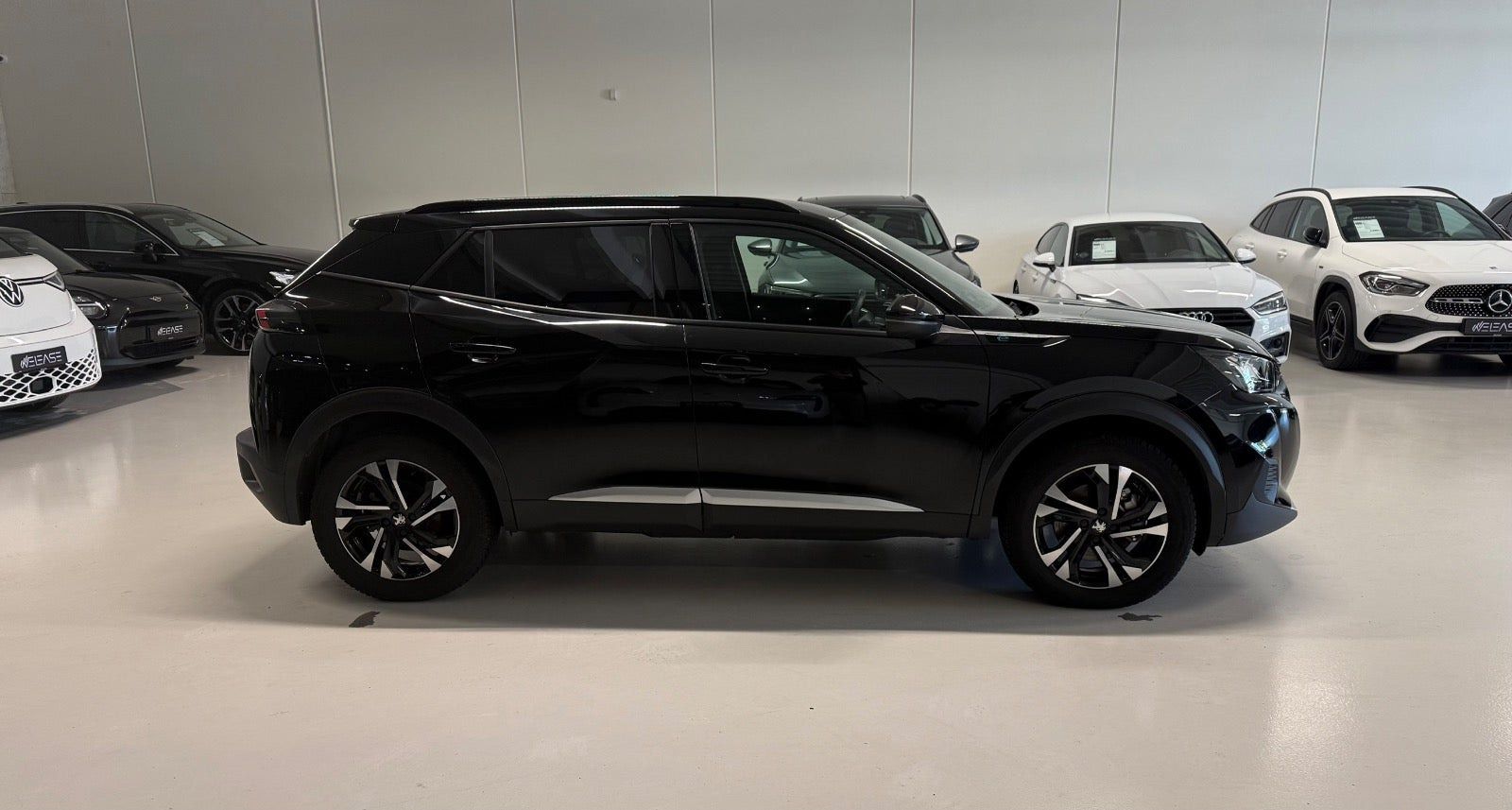 Sort Peugeot e-2008 fra 2023