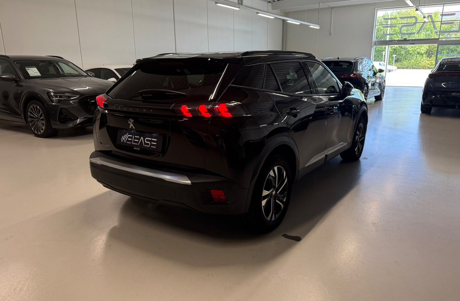 Sort Peugeot e-2008 fra 2023
