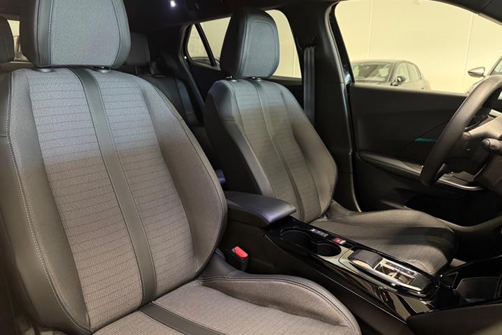 Sort Peugeot e-2008 fra 2023
