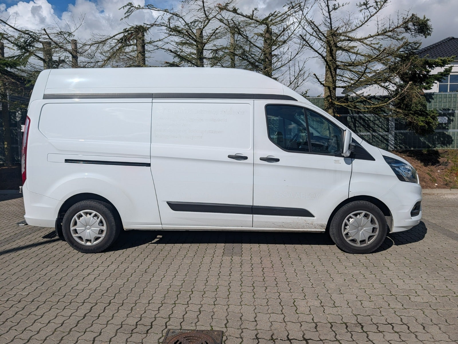 Hvid Ford Transit Custom 320 L2 fra 2021