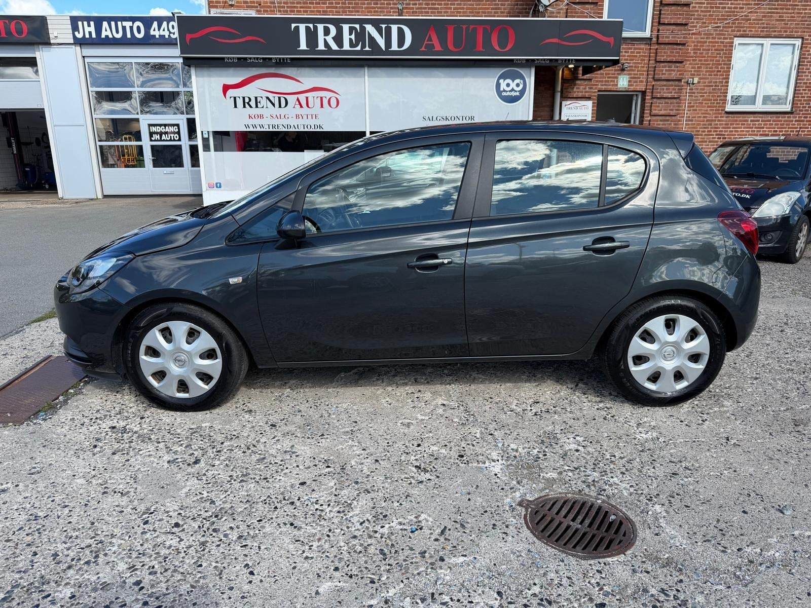Grå Opel Corsa fra 2017
