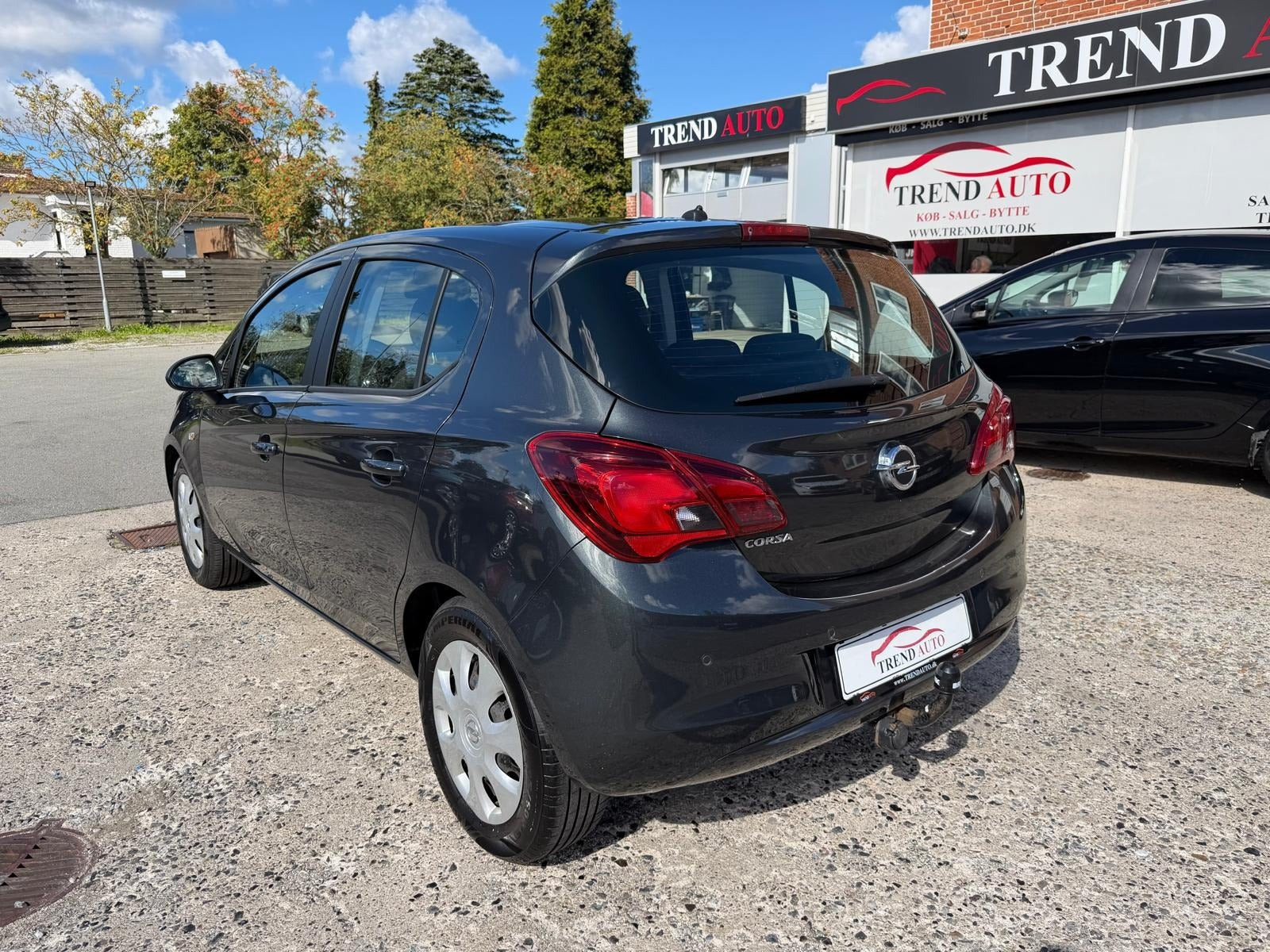 Grå Opel Corsa fra 2017