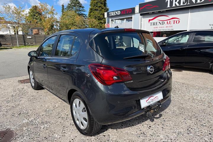 Grå Opel Corsa fra 2017