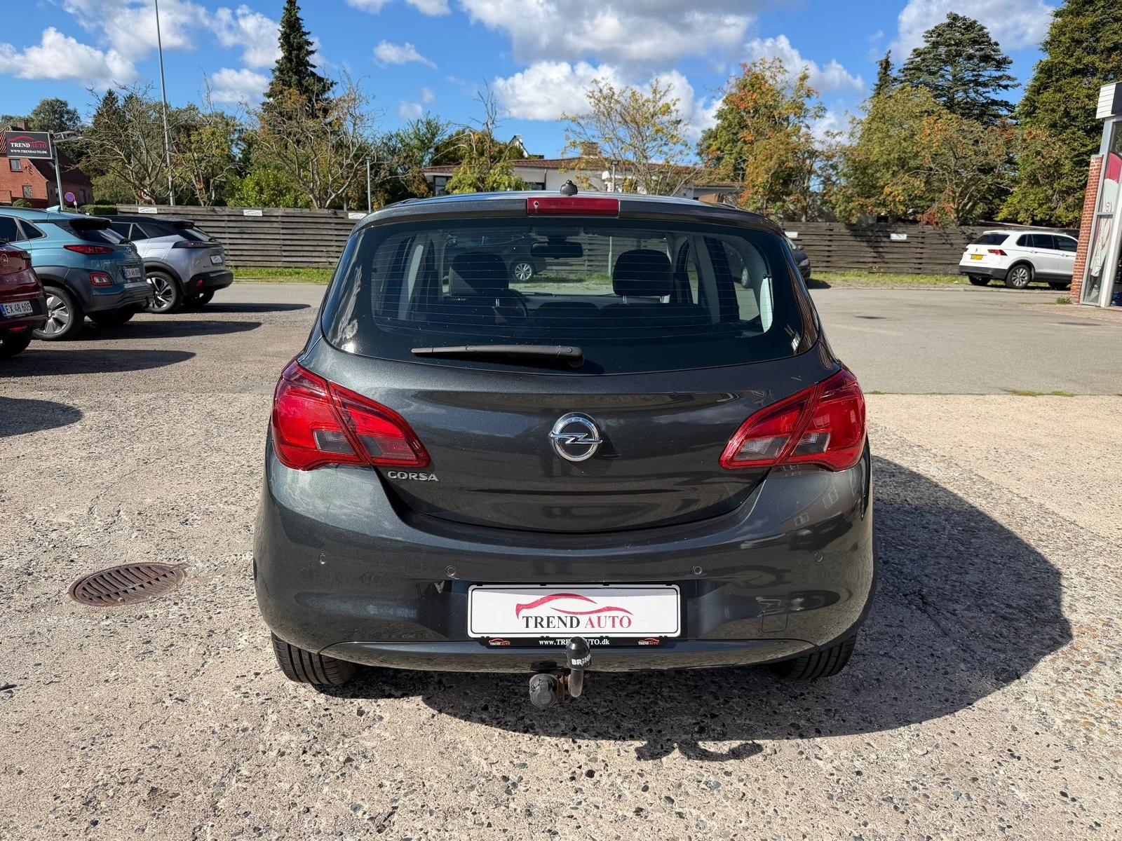Grå Opel Corsa fra 2017