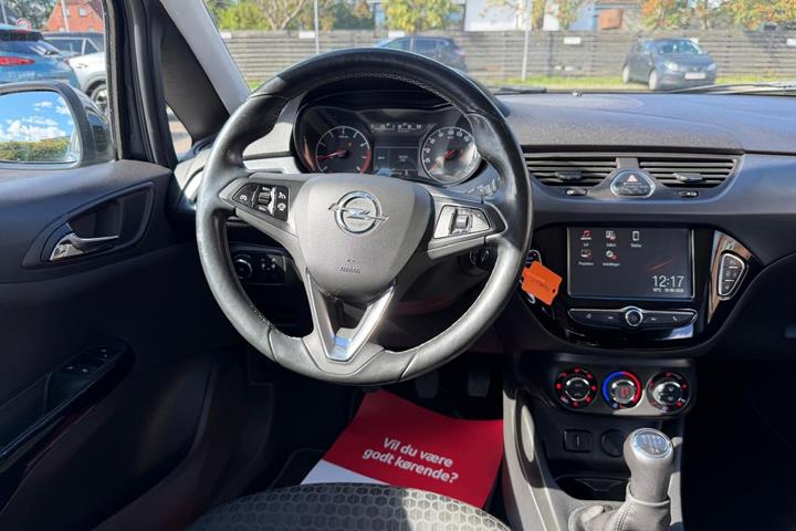 Grå Opel Corsa fra 2017