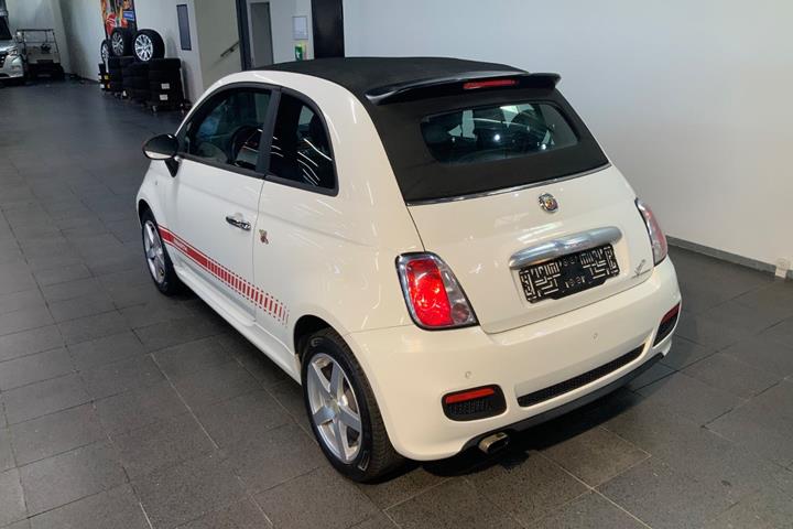 Hvid Fiat 500C fra 2013