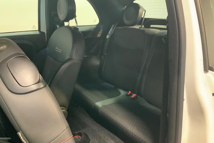 Hvid Fiat 500C fra 2013