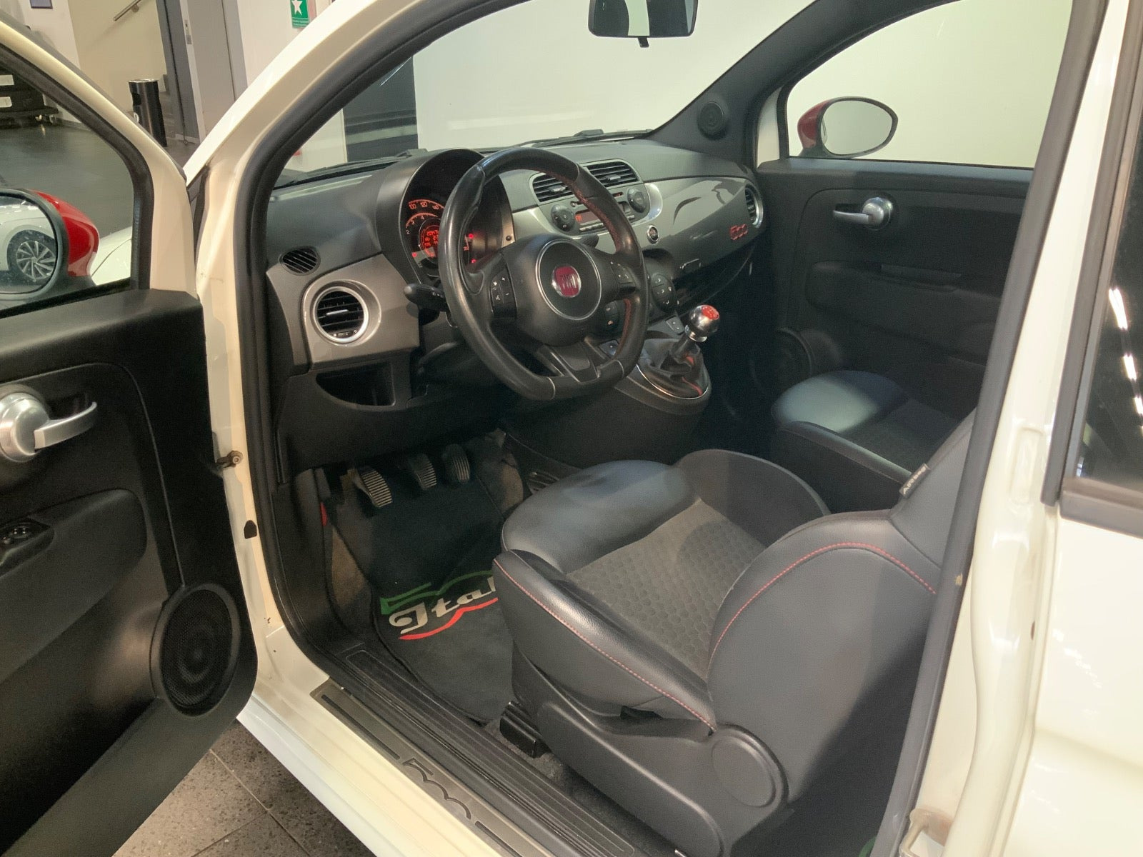 Hvid Fiat 500C fra 2013