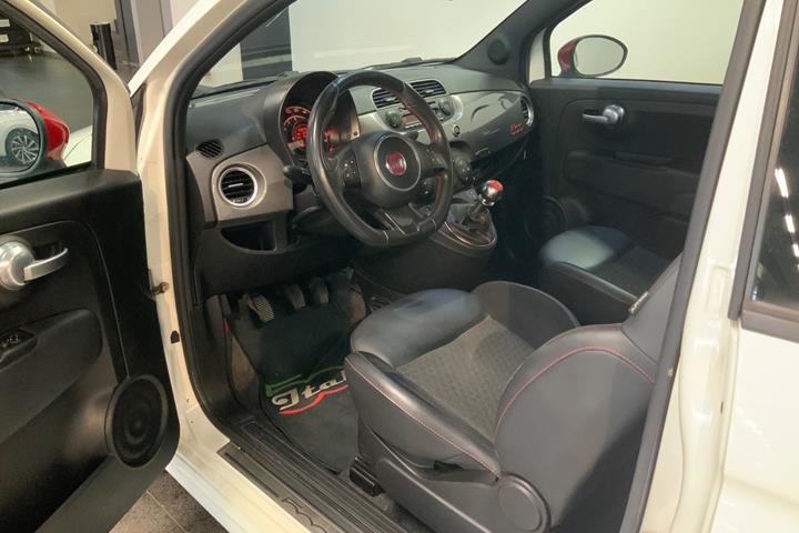 Hvid Fiat 500C fra 2013