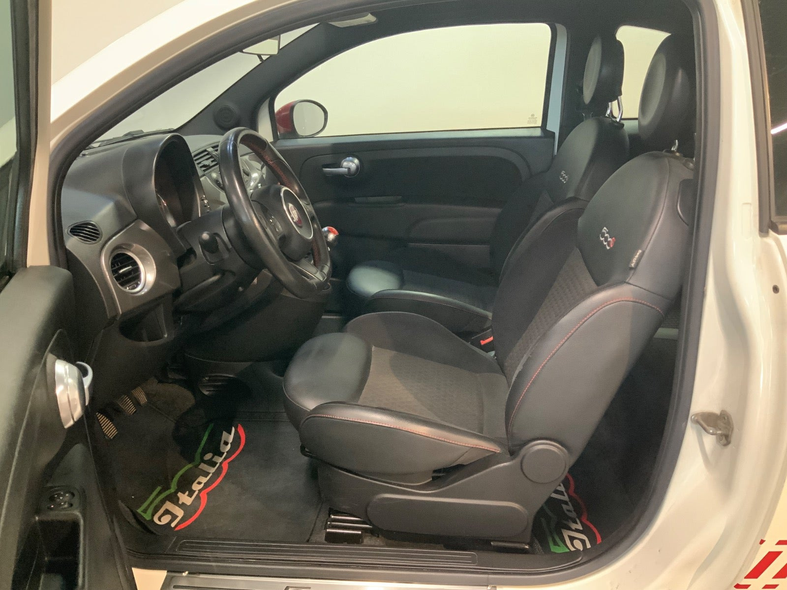 Hvid Fiat 500C fra 2013