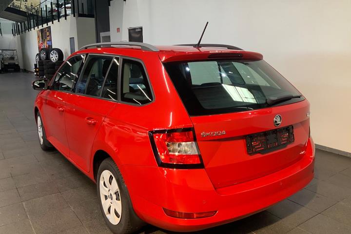 Rød Skoda Fabia fra 2019