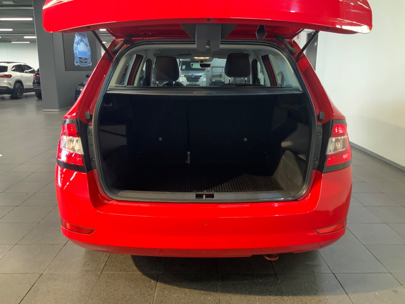 Rød Skoda Fabia fra 2019